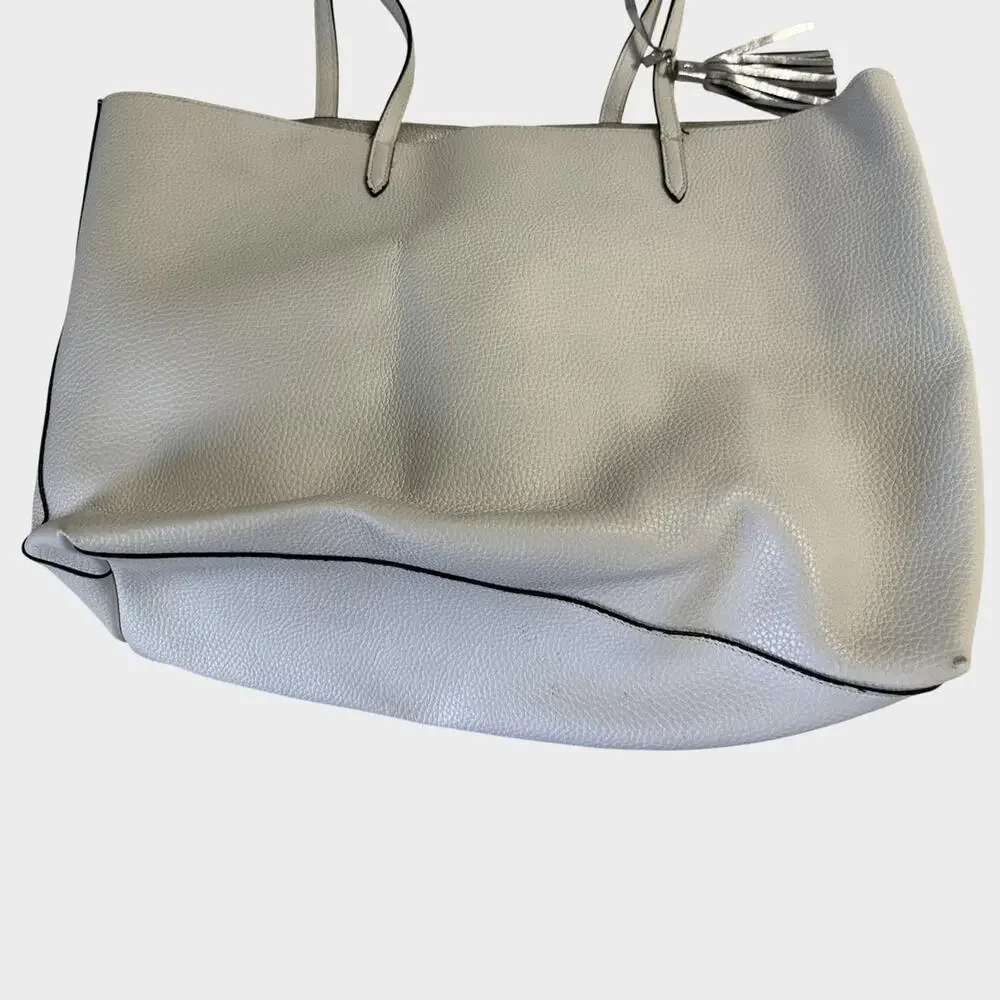 Victoria's Secret Laser-Cut logo Tote Bag in White Faux Leather - Picture 7 of 10